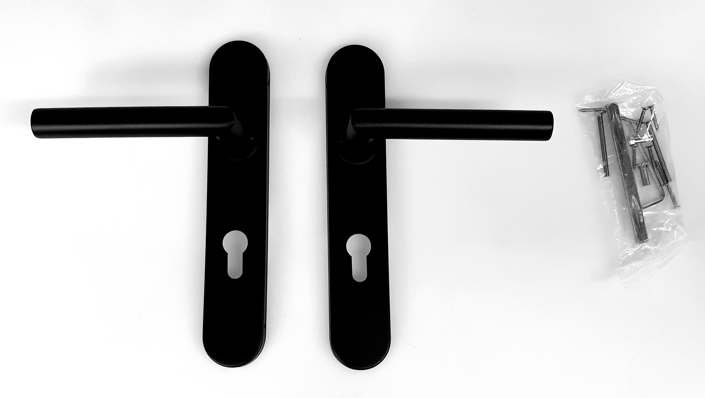 Deurkrukgarnituur, L-model haaks, vast gemonteerd op langschild 225x40mm, in kleur zwart met structuur, cilindergat pc72